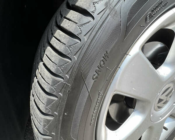 Чорний Фольксваген Туран, об'ємом двигуна 1.6 л та пробігом 256 тис. км за 10900 $, фото 9 на Automoto.ua