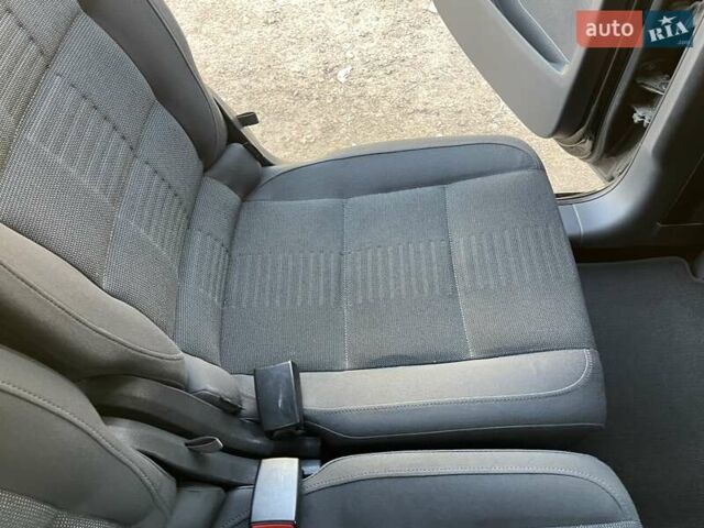 Черный Фольксваген Туран, объемом двигателя 1.4 л и пробегом 238 тыс. км за 7888 $, фото 153 на Automoto.ua