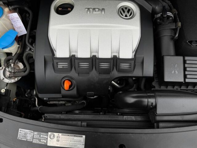 Черный Фольксваген Туран, объемом двигателя 2 л и пробегом 260 тыс. км за 9950 $, фото 18 на Automoto.ua