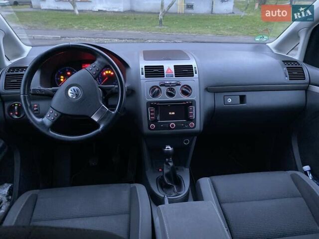 Чорний Фольксваген Туран, об'ємом двигуна 2 л та пробігом 207 тис. км за 8700 $, фото 6 на Automoto.ua