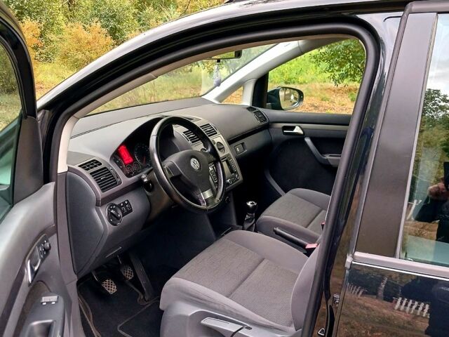 Чорний Фольксваген Туран, об'ємом двигуна 1.6 л та пробігом 249 тис. км за 8499 $, фото 7 на Automoto.ua