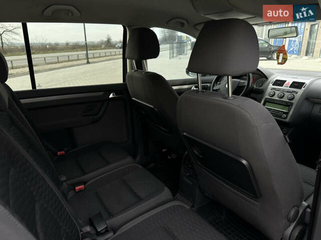 Чорний Фольксваген Туран, об'ємом двигуна 1.97 л та пробігом 336 тис. км за 8200 $, фото 37 на Automoto.ua