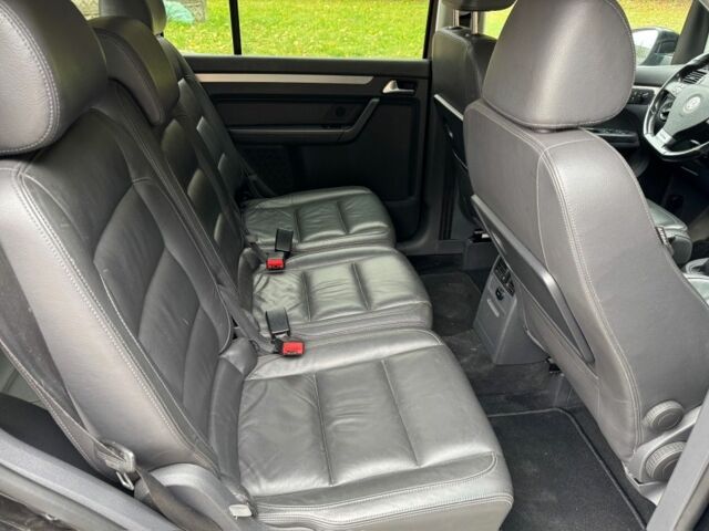 Чорний Фольксваген Туран, об'ємом двигуна 1.9 л та пробігом 229 тис. км за 2300 $, фото 9 на Automoto.ua