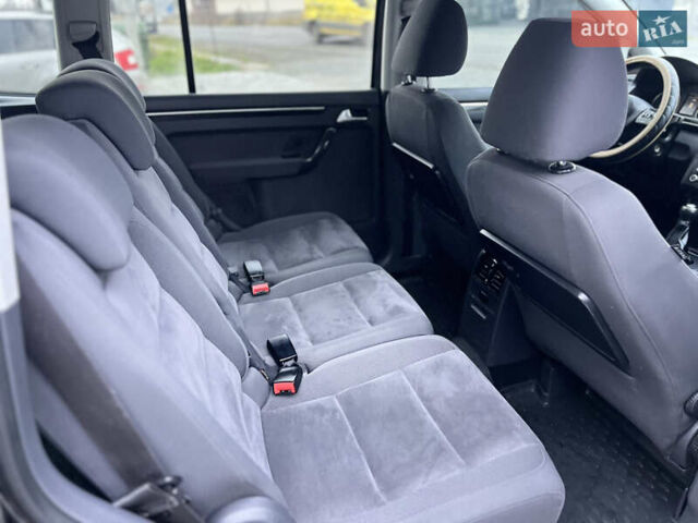 Черный Фольксваген Туран, объемом двигателя 1.6 л и пробегом 220 тыс. км за 8400 $, фото 31 на Automoto.ua