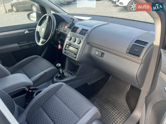 Черный Фольксваген Туран, объемом двигателя 1.4 л и пробегом 290 тыс. км за 6900 $, фото 5 на Automoto.ua