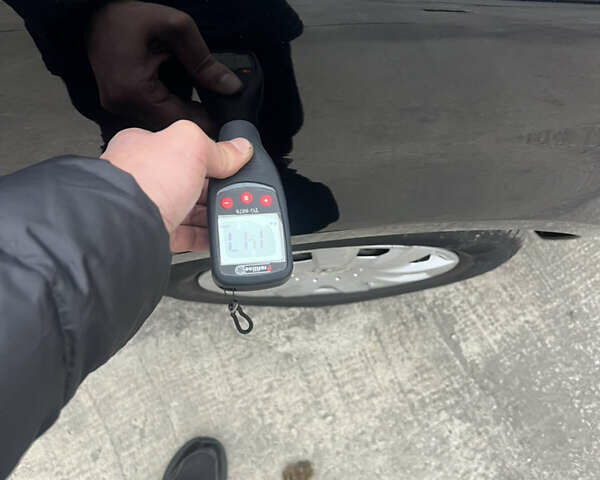 Черный Фольксваген Туран, объемом двигателя 1.4 л и пробегом 213 тыс. км за 8100 $, фото 70 на Automoto.ua