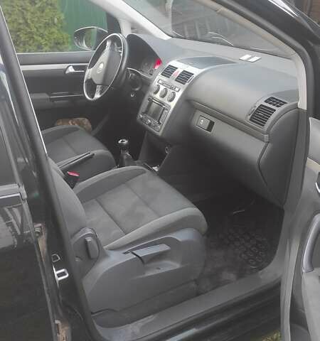 Черный Фольксваген Туран, объемом двигателя 1.39 л и пробегом 207 тыс. км за 7788 $, фото 9 на Automoto.ua