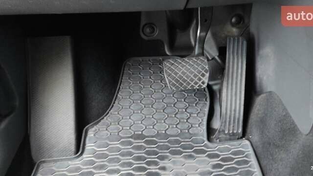 Черный Фольксваген Туран, объемом двигателя 1.39 л и пробегом 195 тыс. км за 8300 $, фото 14 на Automoto.ua