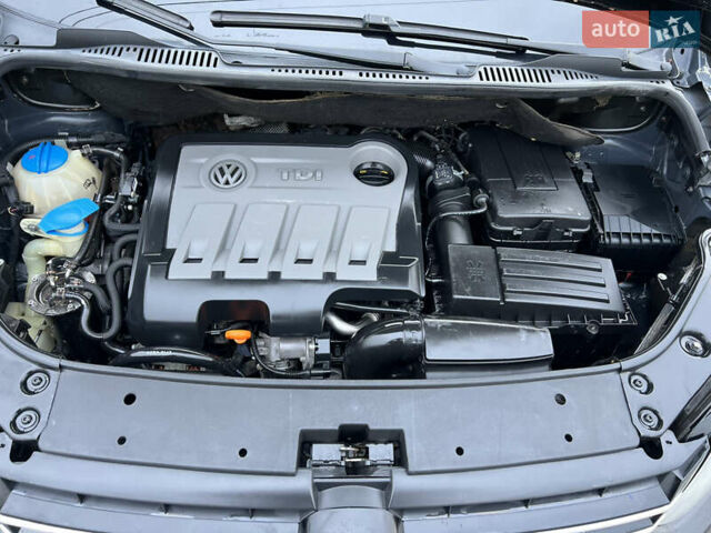 Черный Фольксваген Туран, объемом двигателя 1.6 л и пробегом 220 тыс. км за 8400 $, фото 23 на Automoto.ua