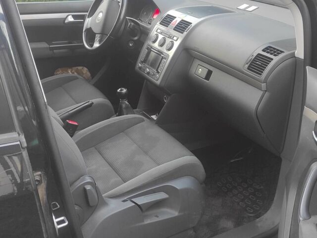 Чорний Фольксваген Туран, об'ємом двигуна 0 л та пробігом 207 тис. км за 8352 $, фото 9 на Automoto.ua