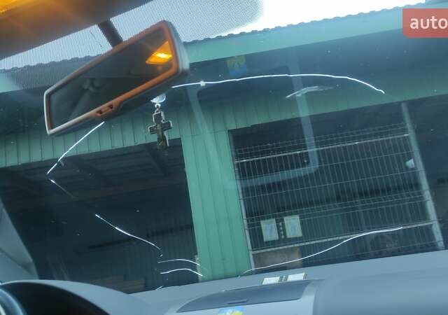 Черный Фольксваген Туран, объемом двигателя 1.39 л и пробегом 207 тыс. км за 7788 $, фото 13 на Automoto.ua