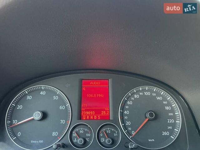 Черный Фольксваген Туран, объемом двигателя 1.4 л и пробегом 238 тыс. км за 7888 $, фото 123 на Automoto.ua