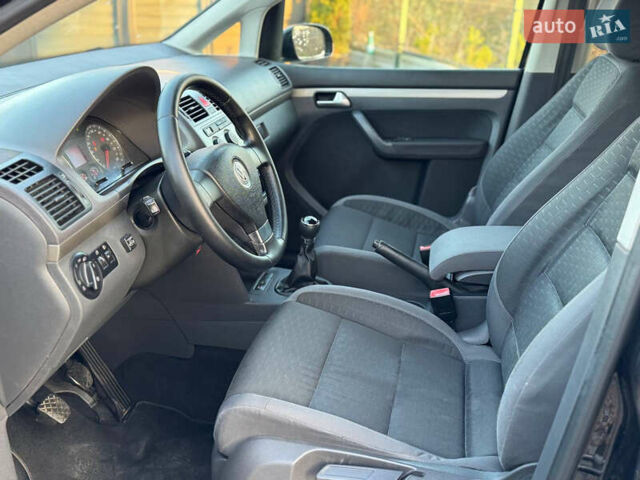 Черный Фольксваген Туран, объемом двигателя 1.6 л и пробегом 215 тыс. км за 7890 $, фото 39 на Automoto.ua