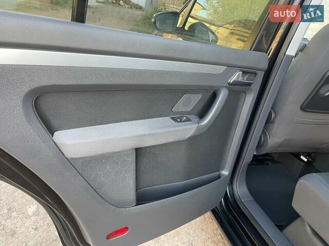 Черный Фольксваген Туран, объемом двигателя 1.4 л и пробегом 238 тыс. км за 7888 $, фото 129 на Automoto.ua