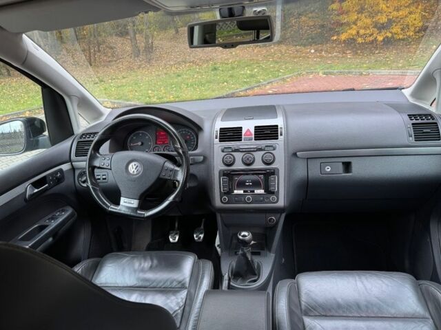 Чорний Фольксваген Туран, об'ємом двигуна 1.9 л та пробігом 229 тис. км за 2300 $, фото 11 на Automoto.ua