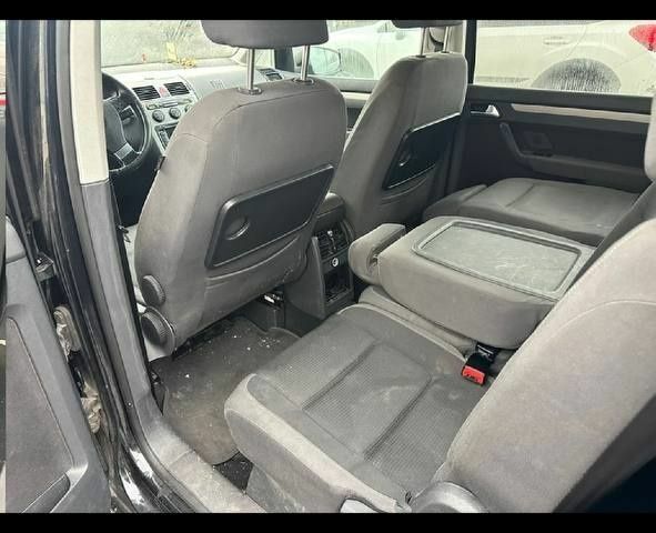 Черный Фольксваген Туран, объемом двигателя 0 л и пробегом 177 тыс. км за 6300 $, фото 2 на Automoto.ua