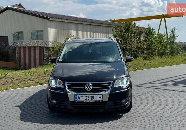 Черный Фольксваген Туран, объемом двигателя 1.97 л и пробегом 285 тыс. км за 7100 $, фото 1 на Automoto.ua