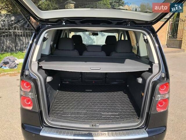 Черный Фольксваген Туран, объемом двигателя 1.9 л и пробегом 294 тыс. км за 7400 $, фото 10 на Automoto.ua