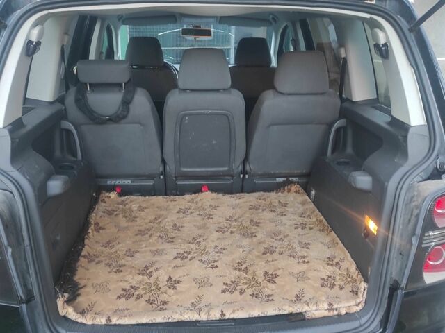 Чорний Фольксваген Туран, об'ємом двигуна 0 л та пробігом 207 тис. км за 8352 $, фото 14 на Automoto.ua