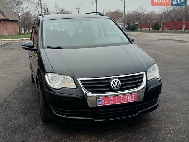 Черный Фольксваген Туран, объемом двигателя 1.6 л и пробегом 249 тыс. км за 7999 $, фото 2 на Automoto.ua