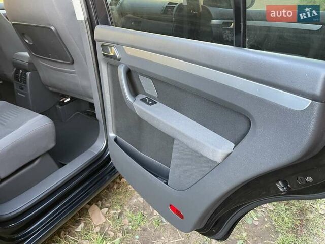 Черный Фольксваген Туран, объемом двигателя 1.4 л и пробегом 238 тыс. км за 7888 $, фото 144 на Automoto.ua