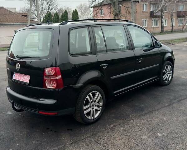 Черный Фольксваген Туран, объемом двигателя 1.6 л и пробегом 249 тыс. км за 7999 $, фото 20 на Automoto.ua