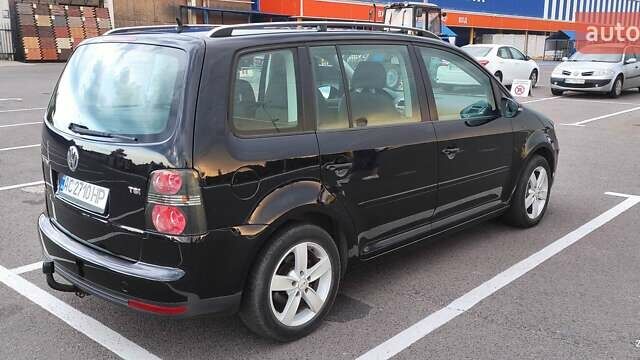 Черный Фольксваген Туран, объемом двигателя 1.39 л и пробегом 195 тыс. км за 8300 $, фото 4 на Automoto.ua