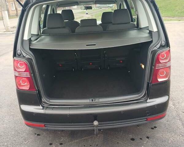 Черный Фольксваген Туран, объемом двигателя 1.6 л и пробегом 249 тыс. км за 7999 $, фото 31 на Automoto.ua