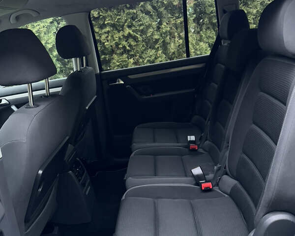 Черный Фольксваген Туран, объемом двигателя 1.6 л и пробегом 191 тыс. км за 7900 $, фото 23 на Automoto.ua