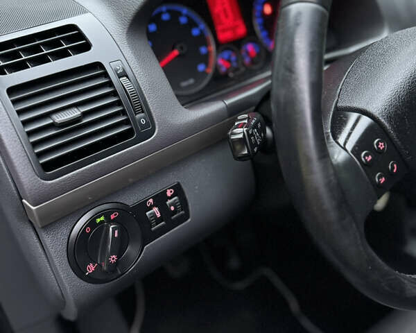 Черный Фольксваген Туран, объемом двигателя 1.6 л и пробегом 191 тыс. км за 7900 $, фото 14 на Automoto.ua