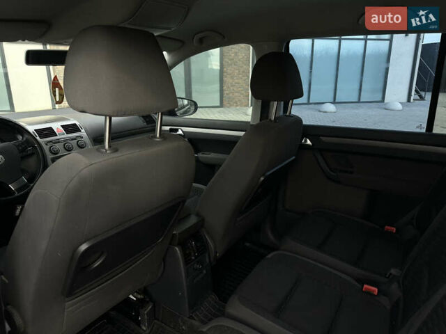 Чорний Фольксваген Туран, об'ємом двигуна 1.97 л та пробігом 336 тис. км за 8200 $, фото 30 на Automoto.ua