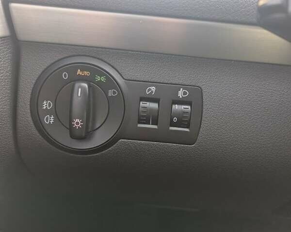 Черный Фольксваген Туран, объемом двигателя 2 л и пробегом 236 тыс. км за 9800 $, фото 13 на Automoto.ua