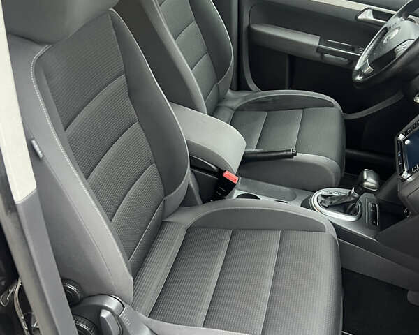 Черный Фольксваген Туран, объемом двигателя 1.4 л и пробегом 213 тыс. км за 8100 $, фото 43 на Automoto.ua