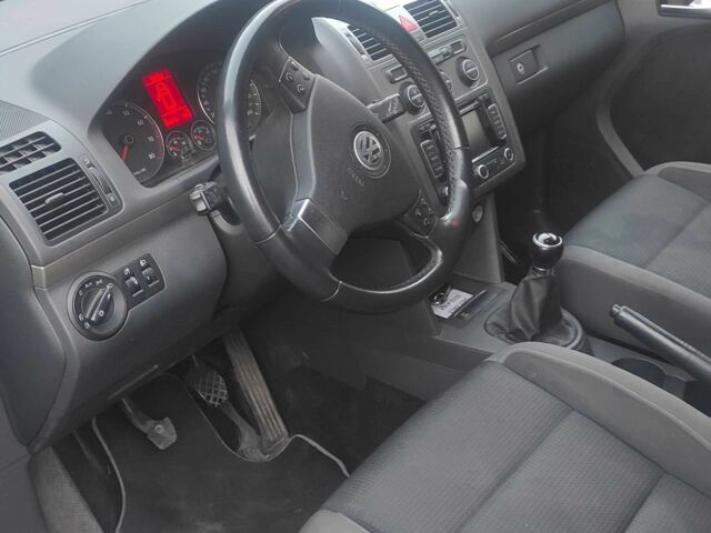 Чорний Фольксваген Туран, об'ємом двигуна 0 л та пробігом 207 тис. км за 8352 $, фото 16 на Automoto.ua