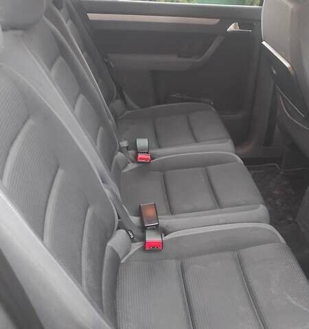 Черный Фольксваген Туран, объемом двигателя 1.39 л и пробегом 207 тыс. км за 7788 $, фото 11 на Automoto.ua