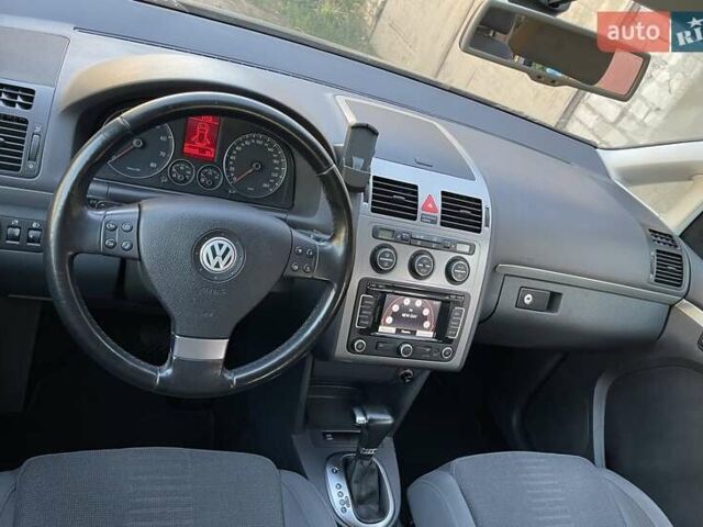 Черный Фольксваген Туран, объемом двигателя 1.4 л и пробегом 238 тыс. км за 7888 $, фото 70 на Automoto.ua