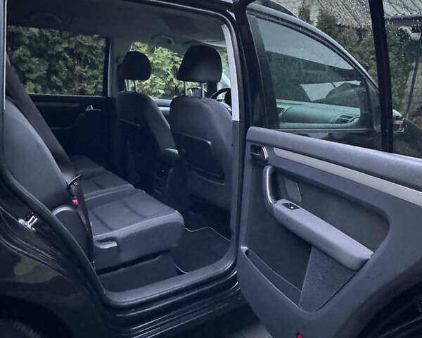 Черный Фольксваген Туран, объемом двигателя 1.6 л и пробегом 191 тыс. км за 7900 $, фото 27 на Automoto.ua