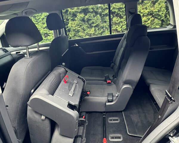 Черный Фольксваген Туран, объемом двигателя 1.4 л и пробегом 199 тыс. км за 7999 $, фото 27 на Automoto.ua