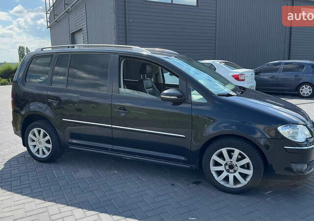 Черный Фольксваген Туран, объемом двигателя 1.97 л и пробегом 285 тыс. км за 7100 $, фото 3 на Automoto.ua