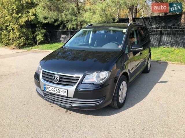 Черный Фольксваген Туран, объемом двигателя 1.9 л и пробегом 294 тыс. км за 7400 $, фото 3 на Automoto.ua