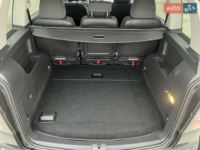 Черный Фольксваген Туран, объемом двигателя 1.4 л и пробегом 213 тыс. км за 7950 $, фото 41 на Automoto.ua