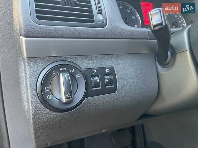 Черный Фольксваген Туран, объемом двигателя 1.4 л и пробегом 238 тыс. км за 7888 $, фото 43 на Automoto.ua