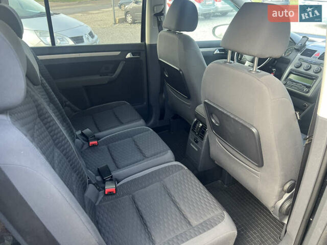 Черный Фольксваген Туран, объемом двигателя 1.4 л и пробегом 290 тыс. км за 6900 $, фото 6 на Automoto.ua