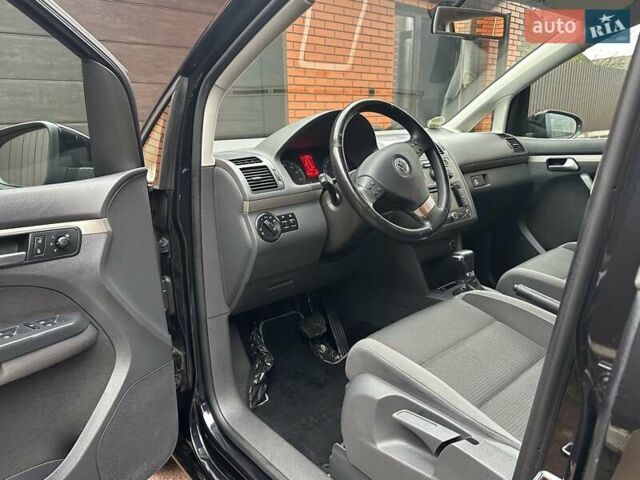 Чорний Фольксваген Туран, об'ємом двигуна 1.4 л та пробігом 221 тис. км за 7699 $, фото 27 на Automoto.ua