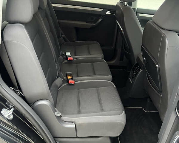 Черный Фольксваген Туран, объемом двигателя 1.4 л и пробегом 213 тыс. км за 8100 $, фото 39 на Automoto.ua