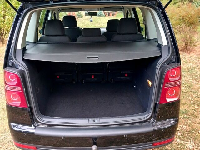 Чорний Фольксваген Туран, об'ємом двигуна 1.6 л та пробігом 249 тис. км за 8499 $, фото 9 на Automoto.ua