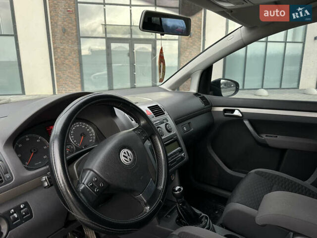 Чорний Фольксваген Туран, об'ємом двигуна 1.97 л та пробігом 336 тис. км за 8200 $, фото 31 на Automoto.ua
