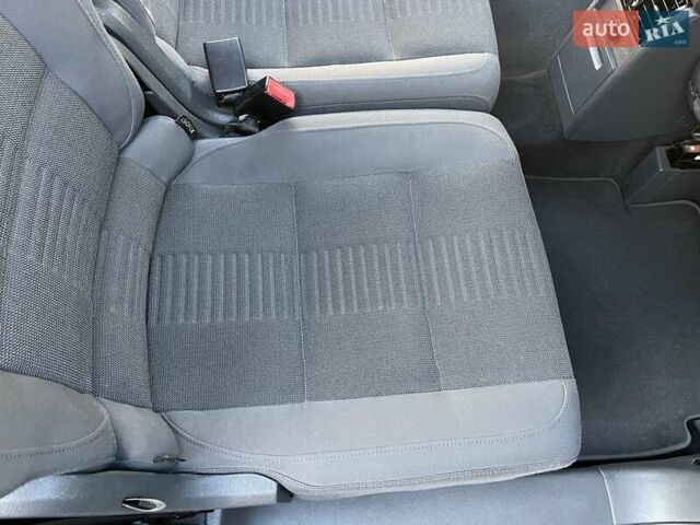 Черный Фольксваген Туран, объемом двигателя 1.4 л и пробегом 238 тыс. км за 7888 $, фото 151 на Automoto.ua