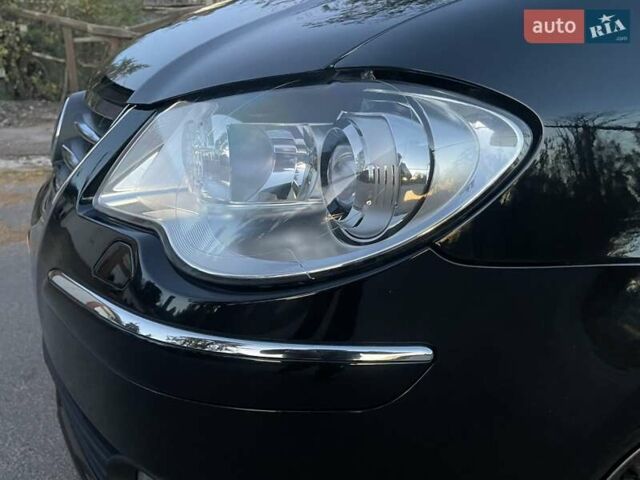 Черный Фольксваген Туран, объемом двигателя 1.4 л и пробегом 238 тыс. км за 7888 $, фото 209 на Automoto.ua