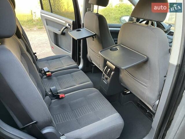 Черный Фольксваген Туран, объемом двигателя 1.4 л и пробегом 238 тыс. км за 7888 $, фото 147 на Automoto.ua